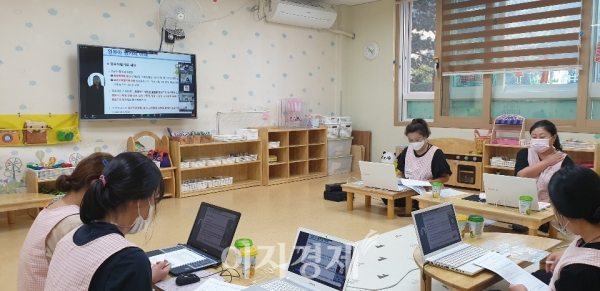 부산신항13단지 부영 사랑으로 어린이집 언택트 교사 교육 모습. 사진=부영그룹