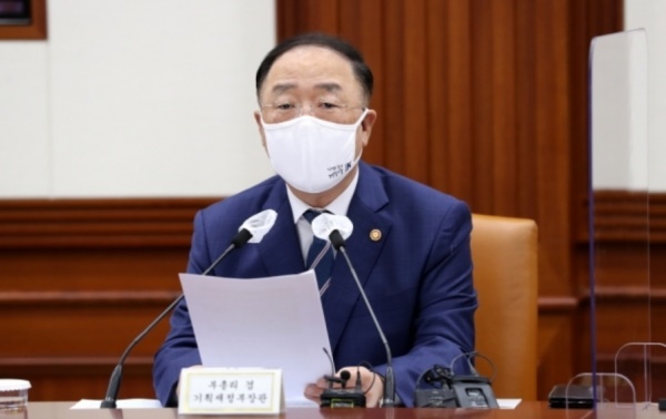 홍남기 경제부총리 겸 기획재정부 장관. 사진=뉴시스