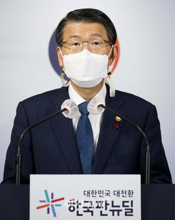 은성수 금융위원장이 지난 18일 서울 종로구 정부서울청사에서 2021년 금융위원회 업무계획을 설명하고 있다. 사진=금융위원회