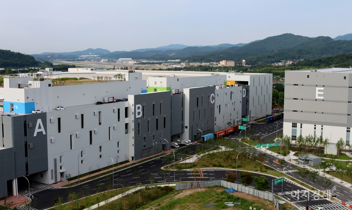 쿠팡의 헬퍼 일부가 근무하는 서울 송파 서울복합물류센터.