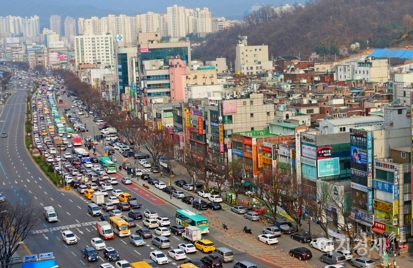 재개발이 대거 진행되면서 상가 공실이 증가하고 있는 성남시 중원구 중앙동 전경. 사진=문룡식 기자