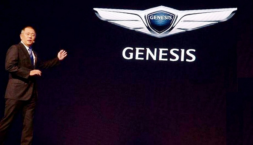 정 회장은 2015년 11월 자사의 고급브랜드 제네시스를 선보이면서 경영 전명에 나섰다. 사진=현대차