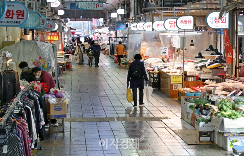 서울 강동구 암사 종합시장. 사진=문병희 기자