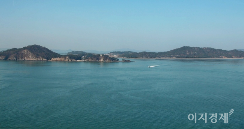 바닷물도 풀렸다. (위부터)목포 앞바다와 해남 땅끝마을 앞바다 모습. 사진=김보람 기자