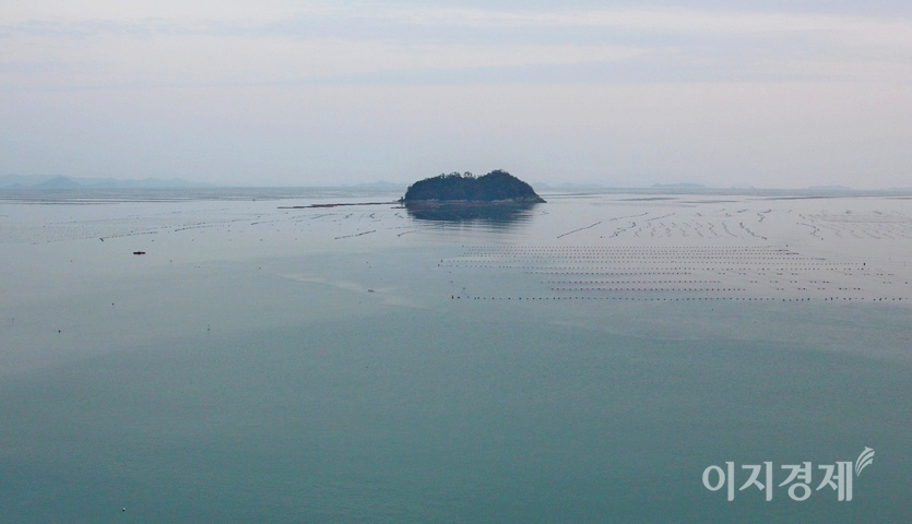 바닷물도 풀렸다. (위부터)목포 앞바다와 해남 땅끝마을 앞바다 모습. 사진=김보람 기자