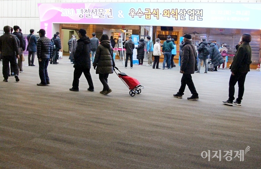 지난해 말 서울 삼성동 코엑스에서 펼쳐진 명절선물전에도 주로 중장년 층이 찾았다. 사진=김보람 기자.
