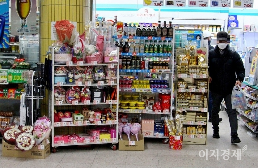 반면, 편의점은 설 대신 발레타인데이를 택했다. 2030 세대가 많이 찾는 편의점이 초콜릿을 대거 내놓았다. 사진=김보람 기자.