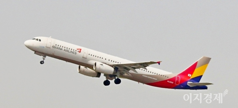 아시아나항공이 당일치기 무착륙 관광비행 상품으로 실적 제고를 노린다. 사진=이민섭 기자