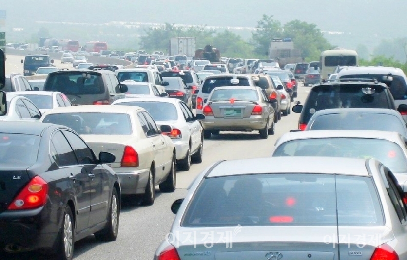 2월 첫째 주 주말 고속도로 예상 교통량은 6일 410만대, 7일 348만대가 예상된다. 지난해 추석 중부고속국도 모습. 사진=김보람 기자