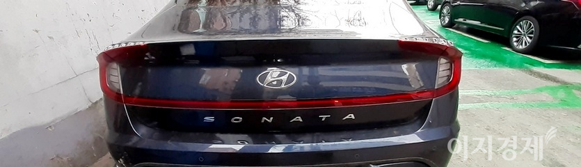 어니스트 씨프에 나오는 쏘나타는 그랜저의 뒷모습을 닯았다. 사진=문룡식 기자