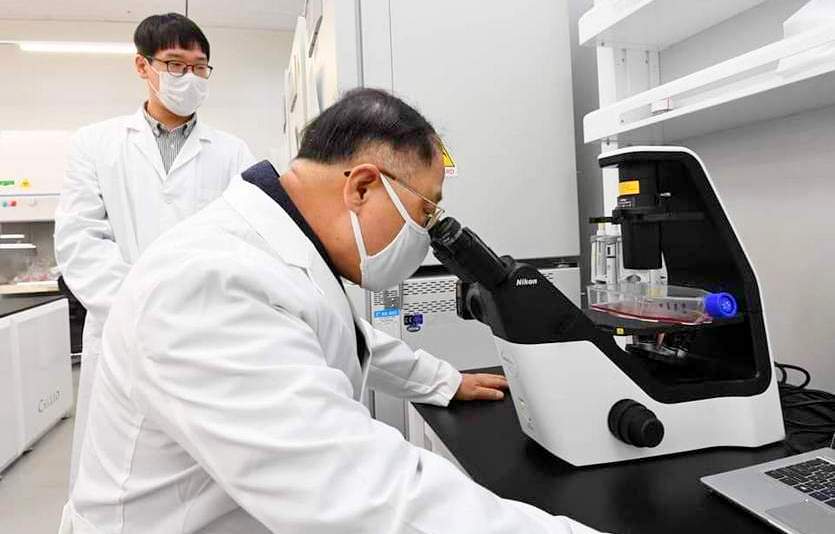 홍남기 부총리 겸 기획재정부 장관이 바이오헬스 기업 셀리드를 찾았다. 사진=기획재정부