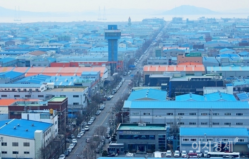 국내 기업 절반 이상이 올해 경영환경이 지난해보다 더 어려울 것으로 전망하고 있다. 경기도 시화공단 전경. 사진=문룡식 기자