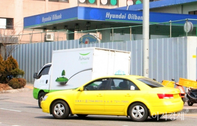 2011년 폐업한 성남대로 가천대역 인근에 있는 주유소. 사진=정수남 기자