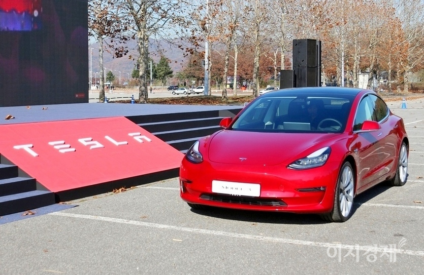 테슬라는 최근 배터리데이를 갖고, 배터리 자체 생산을 천명했다. 테슬라 모델3. 사진=정수남 기자