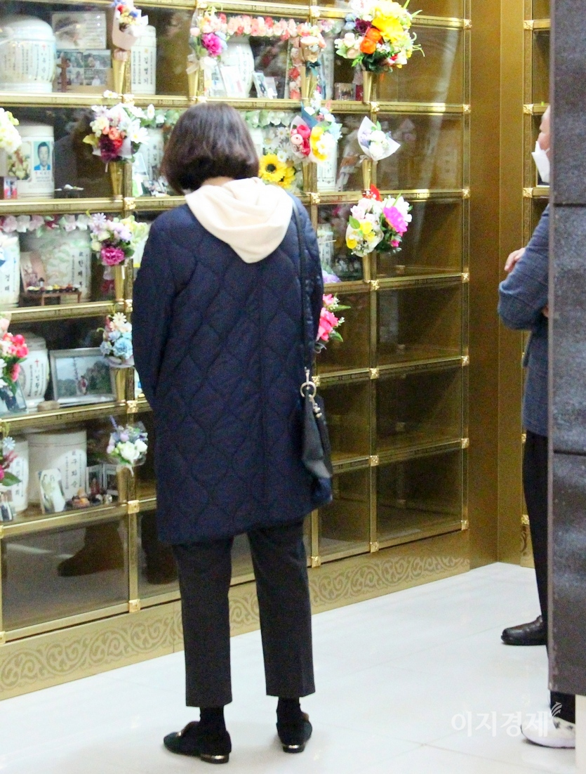 이날 효자봉안당에는 추모객의 발길이 이어졌다. 전주시는 지난해 추석와 올해 설날에 코로나19 확산 방지를 이곳을 폐쇄했다. 사진=김보람 기자