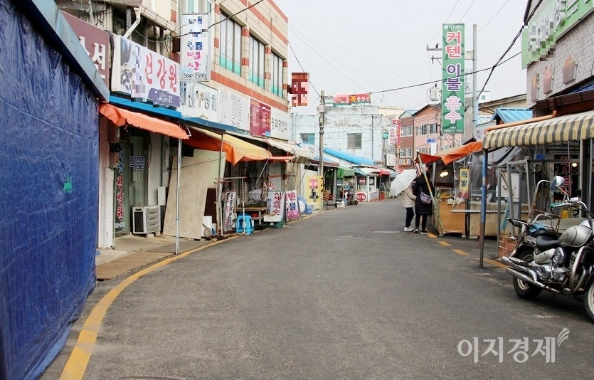 주말이지만 시장통에 있는 사람은 손으로 꼽을 정도다. 1990년대 중반까지만 해도 장날에 시장통은 발 디딜 틈이 없다. 사진=김보람 기자
