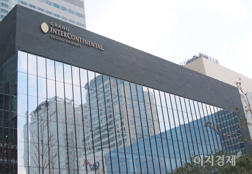 GS리테일은 호텔 부문의 부진으로 지난해 실적이 감소했다. 서울 강남 테헤란로에 자리한 그랜드인터컨티넨탈 서울파르나스 호텔. 사진=김보람 기자