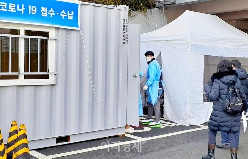 2월18일 코로나19 신규 확진자가 이틀연속 600명대를 기록했다. 경기도 성남시 성남중앙병원 선별검사소. 사진=김보람 기자