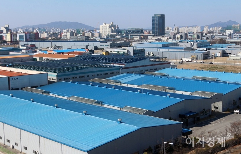 지난해 1인당 국민총소득은 3만1755달러로 전년보다 1.1% 줄었다. 광주광역시 평동산단 전경. 사진=문룡식 기자