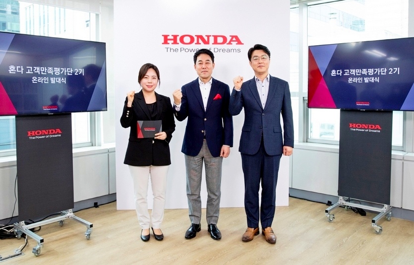 혼다 고객만족평가단 2기 발대식 모습. 이지홍 혼다코리아 대표가 평가단 온라인 출범 이후 기념사진을 찍고 있다. 사진=혼다코리아