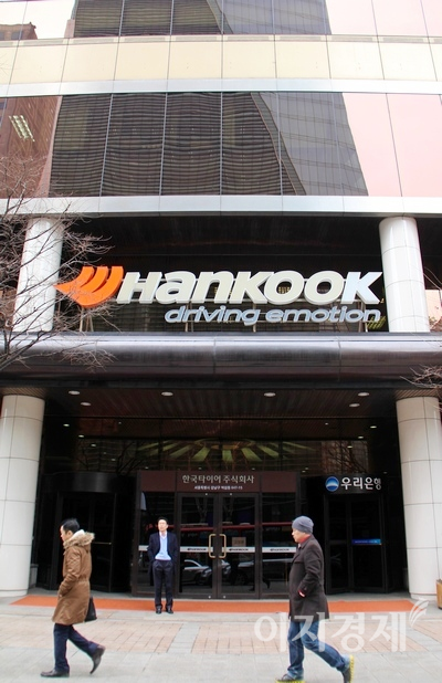 한국타이어그룹은 ‘한국타이어월드와이드’에서 ‘한국테크놀로지그룹’으로, 다시 지난해 ‘한국앤컴퍼니’로 사명을 변경했다. 한국타이어그룹의 서울 역삼동 사옥. 사진=양지훈 기자