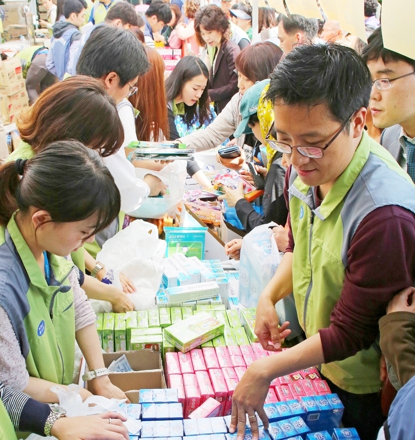 동아쏘시오홀딩스는 전략적 투자와 함께 ESG 경영에 주력하면서 올해 성장 잠재력을 확대한다. 동아쏘시오홀딩스가 최근 개최한 사랑의 바자회. 사진=동아쏘시오홀딩스