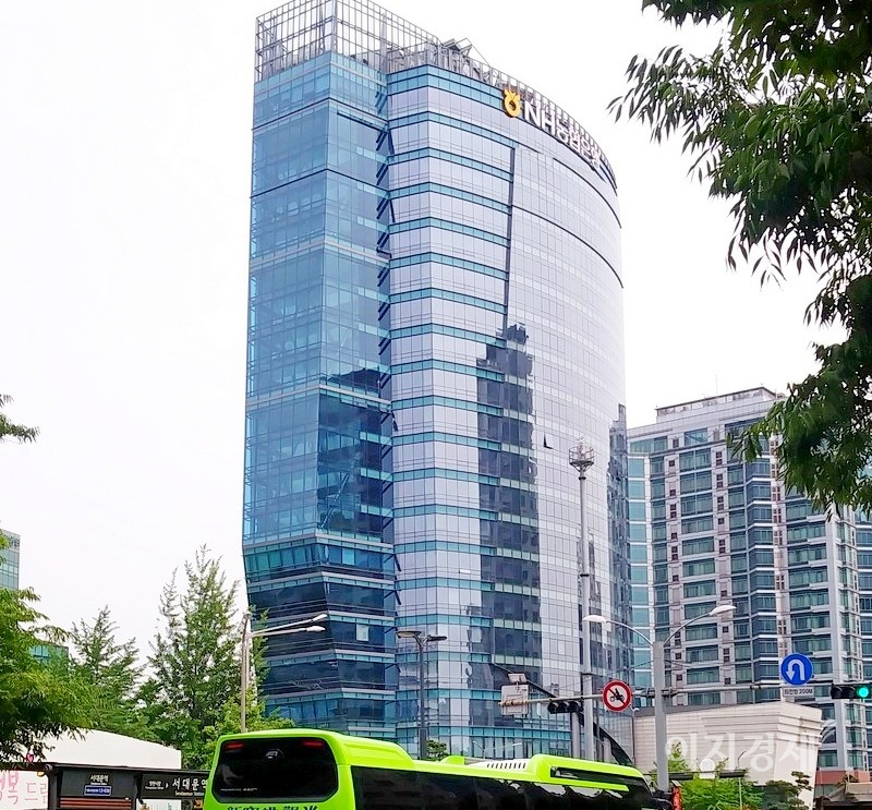 농협금융은 주력인 은행과 증권, 생명 등의 선전으로 지난해 호실적을 달성했다. 서울 서대문농협은행 사옥. 사진= 정수남 기자