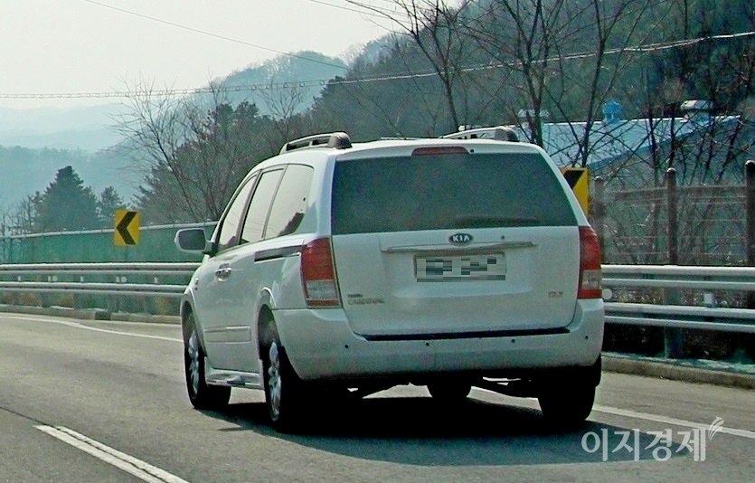 (위부터)신형 오딧세이는 기아차의 인기 차량인 카니발과 경쟁한다. 사진=정수남 기자
