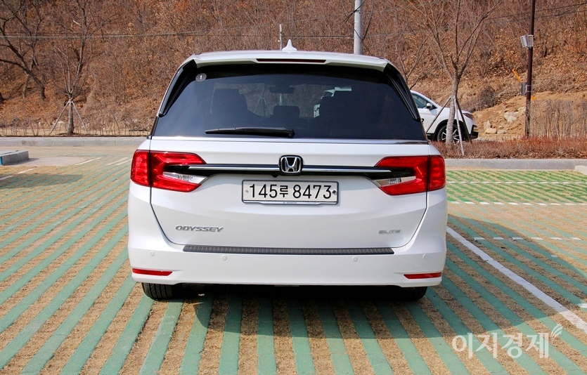2003년 선보인 5세대의 부분 변경 모델인 신형 오딧세이는 차량 고급감이 강화됐다. 사진=정수남 기자