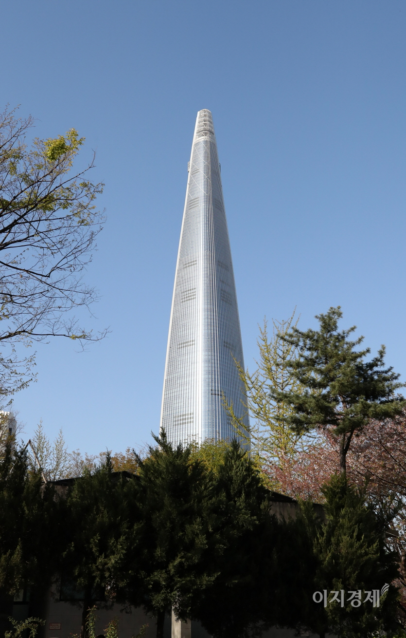 서울 송파구 롯데타워 전경. 사진=고성준 기자