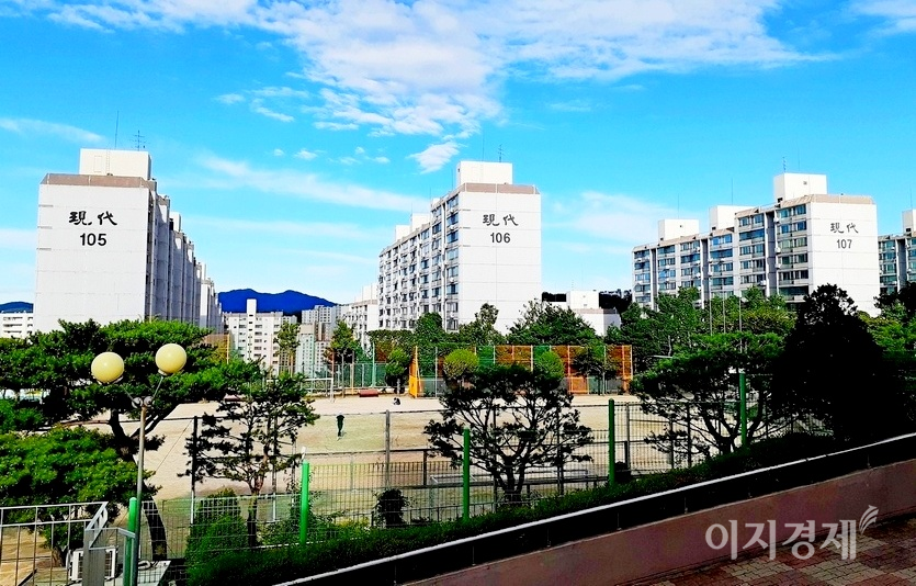 현재 김진아 씨가 사는 성남시 은행동 현대아파트 매매가는 2018년 9월 3억8000만원에서 현재 8억원으로 3년 5개월 만에 110.5% 초고속으로 올랐다. 사진=정수남 기자