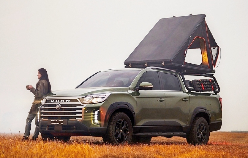 배우 이시영 씨와 신형 렉스턴 스포츠. 사진=쌍용차