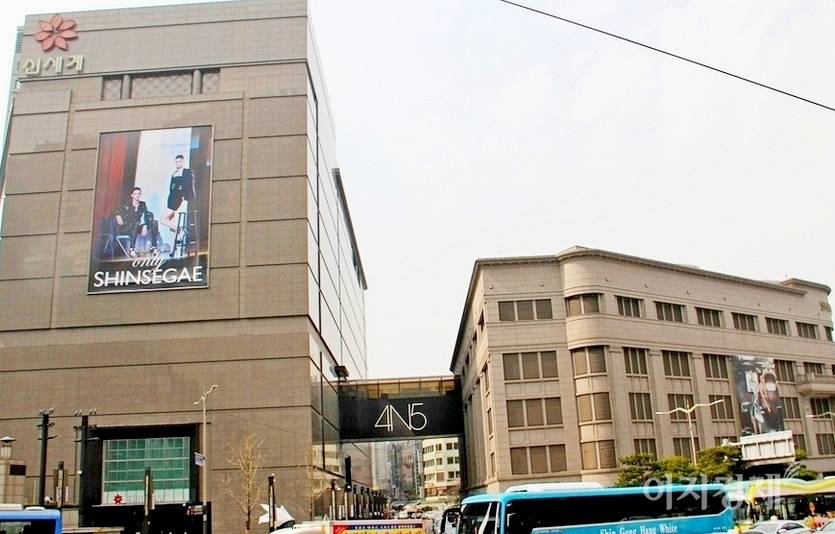 신세계I&C는 이마트와 373억원 규모 전산 용역 계약을 체결했다고 19일 공시했다. 신세계 백화점 서울 중구 본점. 사진=양지훈 기자