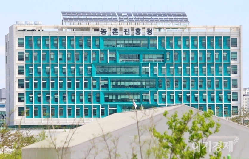 농진청은 가축 개량과 사양기술 발달로 출하체중과 도체특성 등을 고려해 도체수율을 조정했다. 전주 혁신도시에 있는 농진청. 사진=문룡식 기자