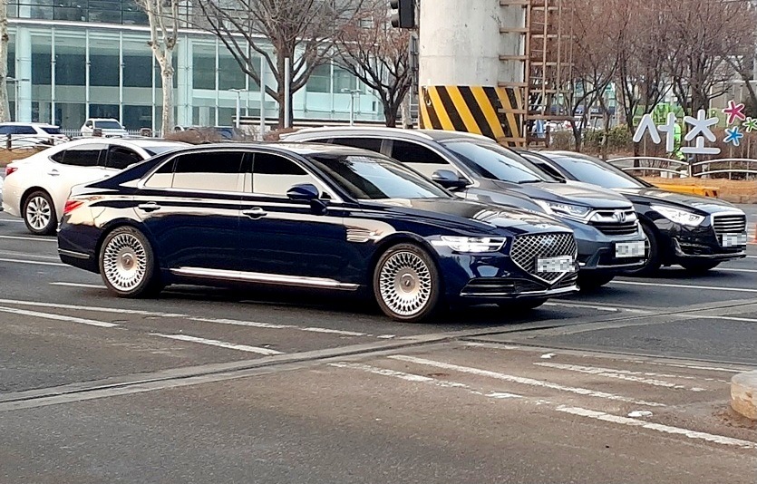 김 교수는 “정 회장이 현재처럼 가성비가 탁월한 차량과 중국 전용 차량 등 주요시장을 위한 맞춤형 제품을 투입한다면 좋은 결과가 있을 것”이라고 말했다. 제네시스의 최고급 세단 G90. 사진=정수남 기자