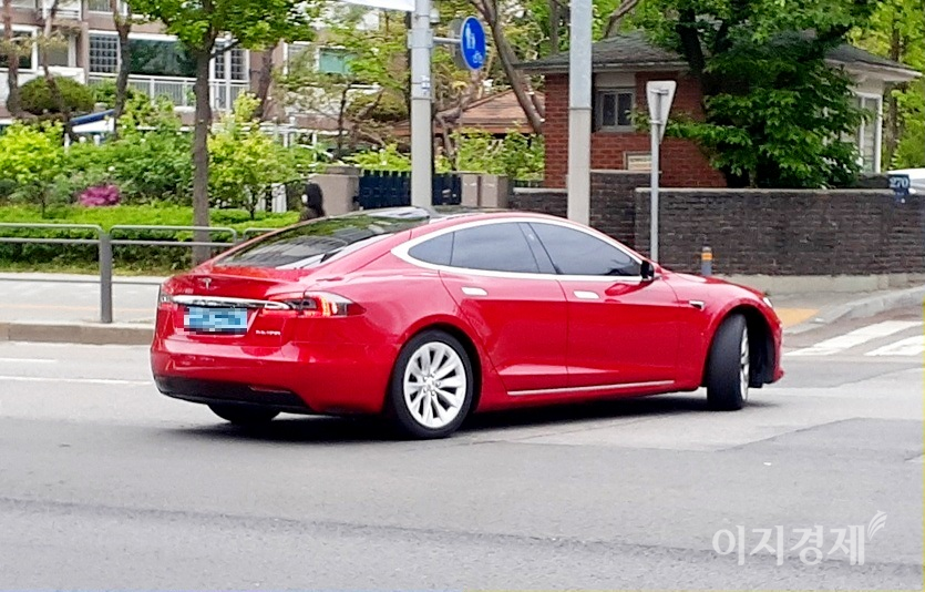 서울 강남에서 테슬라 모델3이 잡혔다. 사진=정수남 기자