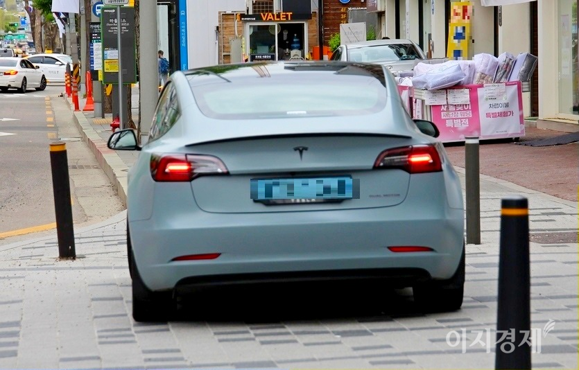 서울 강남에서 테슬라 모델3이 잡혔다. 사진=정수남 기자