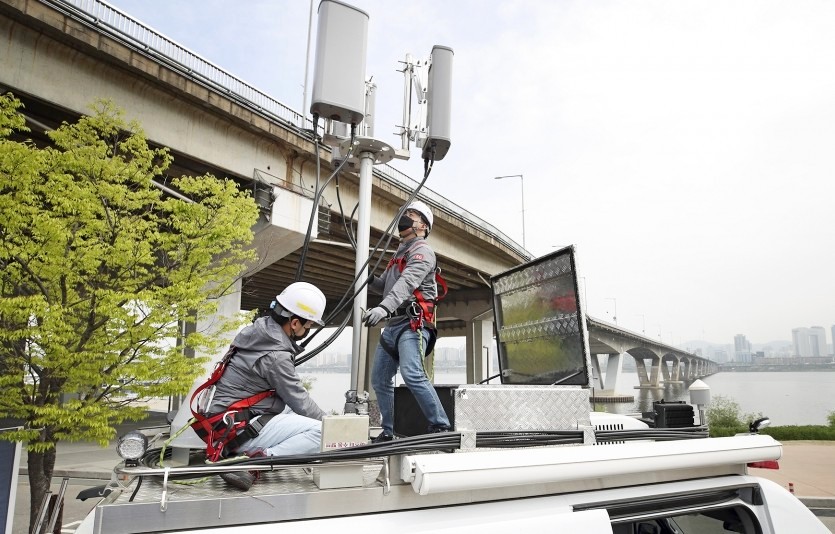KT가 삼성전자와 세계 최초로 국가재난안전통신 전국망을 구축했다. 사진=KT