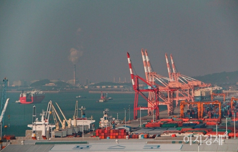 우리나라의 1분기 경제성장률이 1.6%를 기록해 코로나19 이전 수준을 회복했다. 경기 평택항 전경. 사진=문룡식 기자