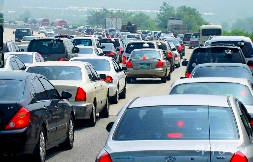 5030 정책에 따른 저속 운행은 연비를 낮추고, 미세먼지를 유발하는 배기가스를 다량 배출하는 문제가 있다. 사진=정수남 기자