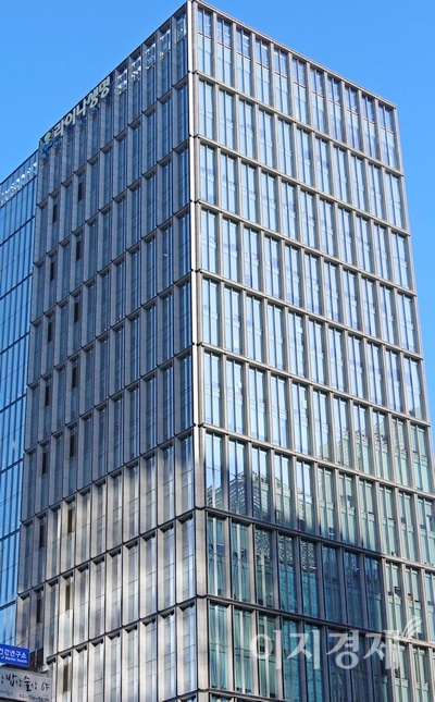 생명보험사 중에서 라이나생명의 카드 결제 비율이 36.3%로 가장 높았다. 라이나생명 서울 종로 사옥. 사진=양지훈 기자