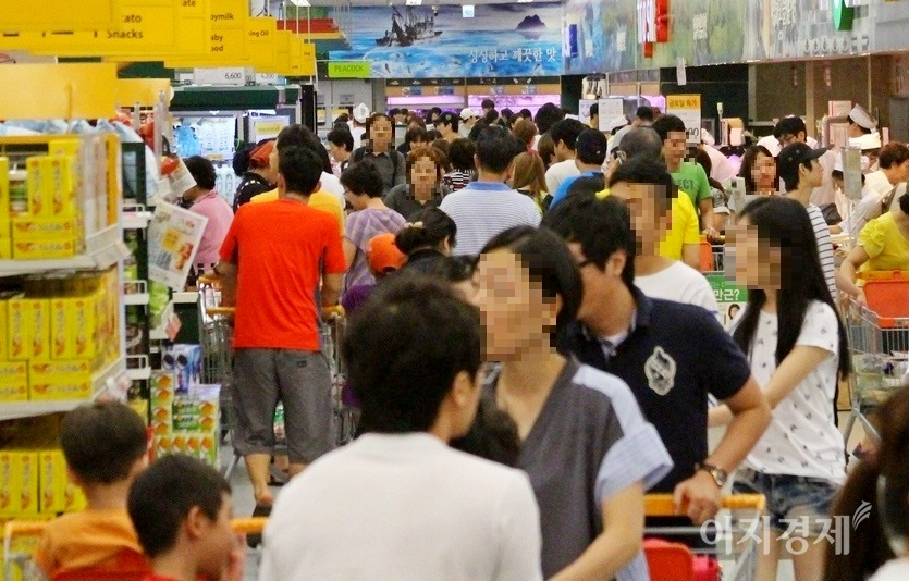 5월 가정의 달을 맞아 유통업계 ‘할인 전쟁’이 시작됐다. 코로나19 이전 이마트 성남점 모습. 사진=김보람 기자