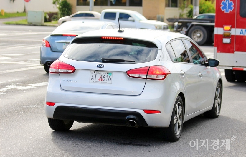 기아차 포르테는 지난달 세계에서 2만2591대가 팔렸다. 미국 괌에서 포착된 포르테. 사진=정수남 기자