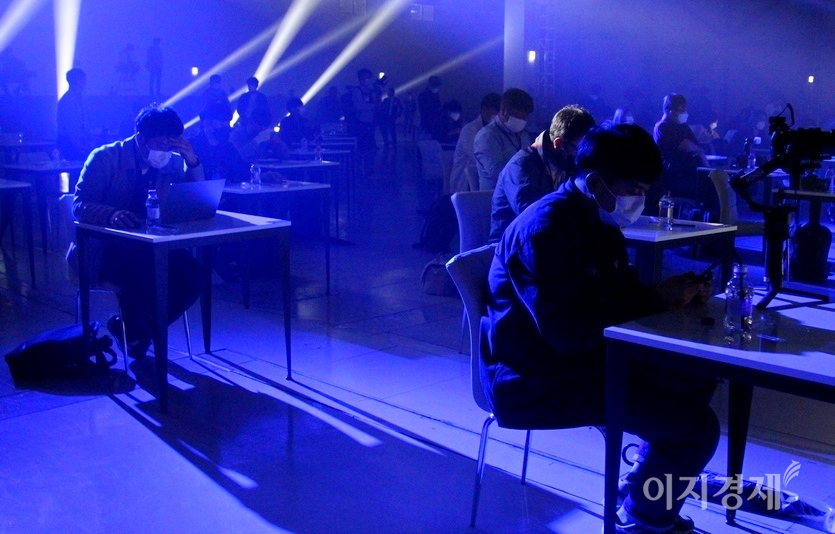 만트럭버스코리아는 행사장에 2미터 이상 거리두기를 유지해 자리를 배치했다. 사진=정수남 기자