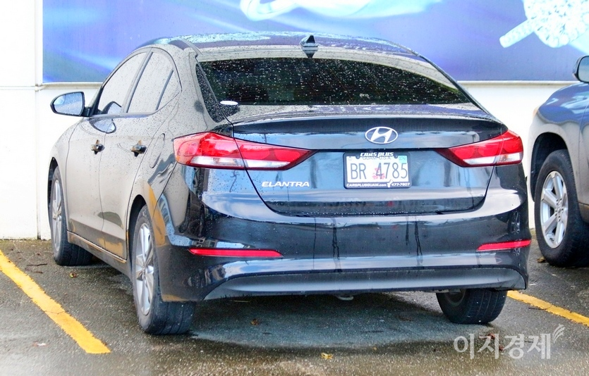 미국 NHTSA는 현대차가 미국과 캐나다 등서 판매한 엘란트라(아반떼), 싼타페, 코나, 벨로스터 등 39만대에 대한 리콜 명령을 내렸다. 미국 괌에서 포착된 현대차 엘란트라. 사진=이지경제
