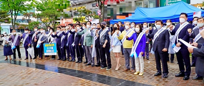 평택시민들이 쌍용차 정상화를 위한 응원 캠페인과 함께 대국민 서명을 최근 받았다. 사진=쌍용차