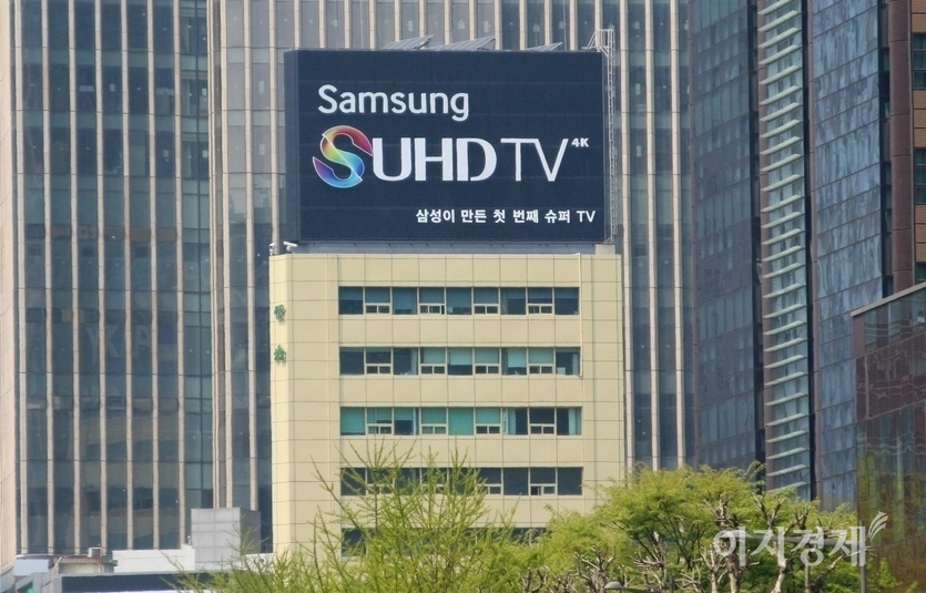 삼성전자는 지난해 13조1242억원의 배당을 실시했다. 서울 도심에 있는 삼전전자 홍보판. 사진=이민섭 기자