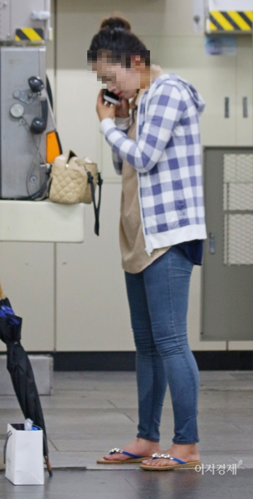 공중전화 부스는 짐을 놓고 휴대폰으로 통화할 때도 유용하고,