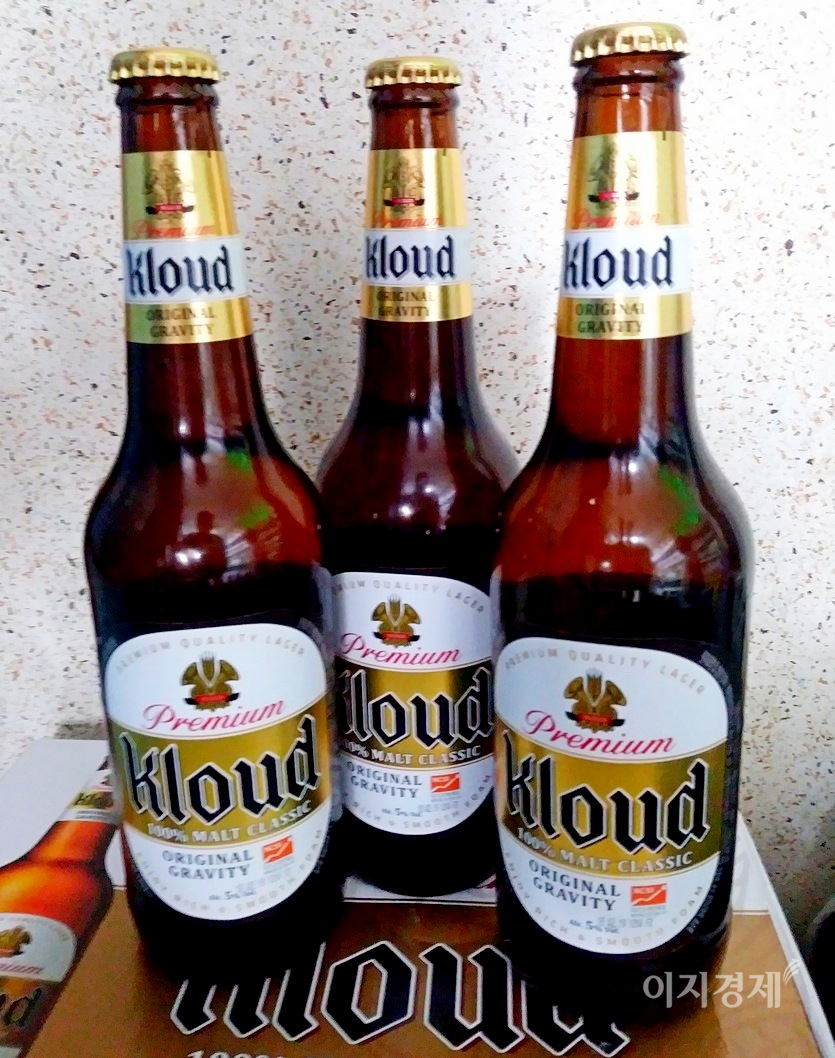 롯데주류는 올해 클라우드 출시 7주년을 맞아 포장을 새롭게 하고, 홍보도우미로 세계적인 인기그룹 방탄소년단을 채용했다. 사진=김보람 기자