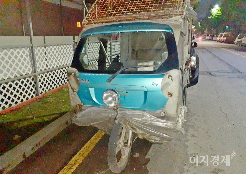 마티즈가 삼륜차로 변했다. 사진=정수남 기자